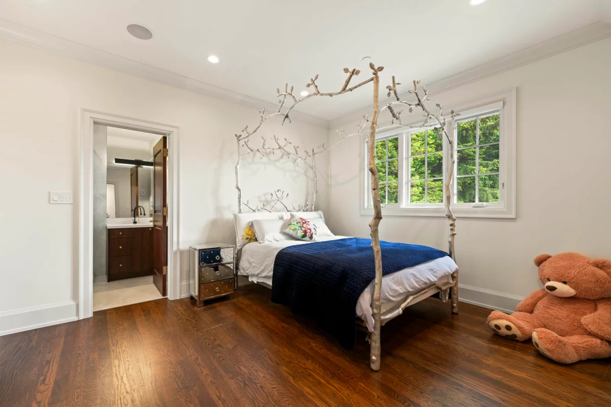 Backyard Photo of 1075 Groveland Road, West Vancouver, BC