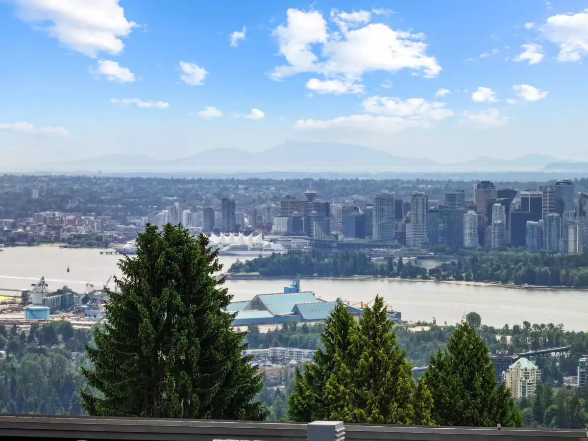 Basement Recreation Room Photo of 1075 Groveland Road, West Vancouver, BC