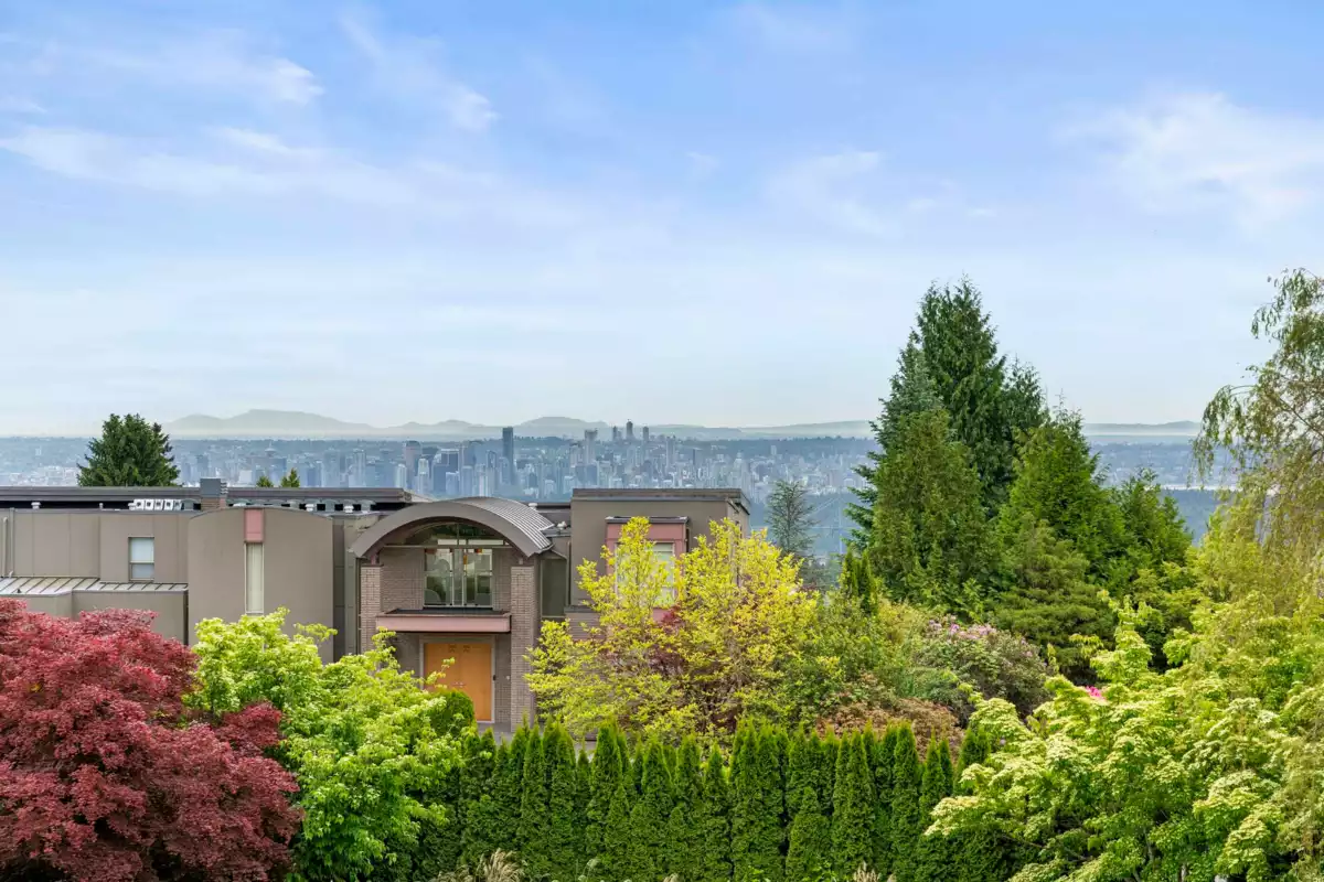 Guest Bathroom Photo of 1075 Groveland Road, West Vancouver, BC