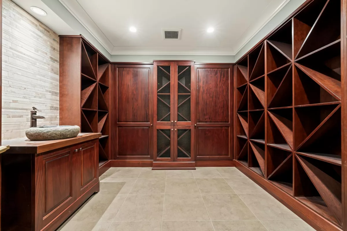 Hot Tub / Spa Photo of 1075 Groveland Road, West Vancouver, BC