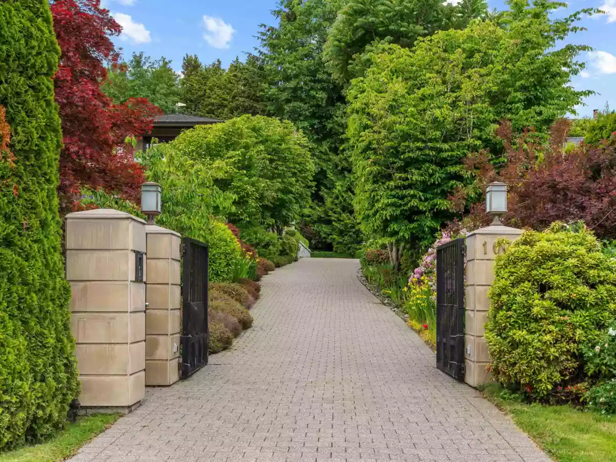 Living Room Photo of 1075 Groveland Road, West Vancouver, BC