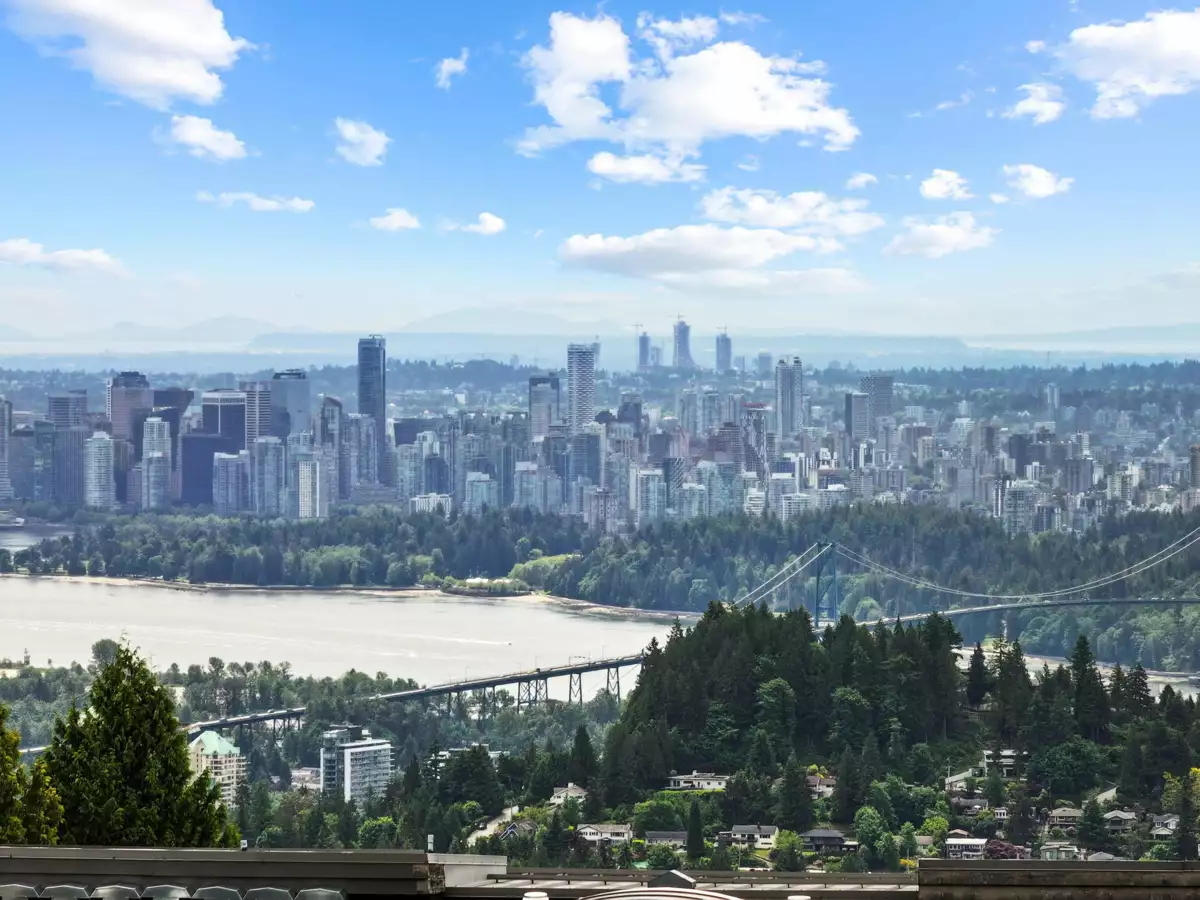 Powder Room Photo of 1075 Groveland Road, West Vancouver, BC