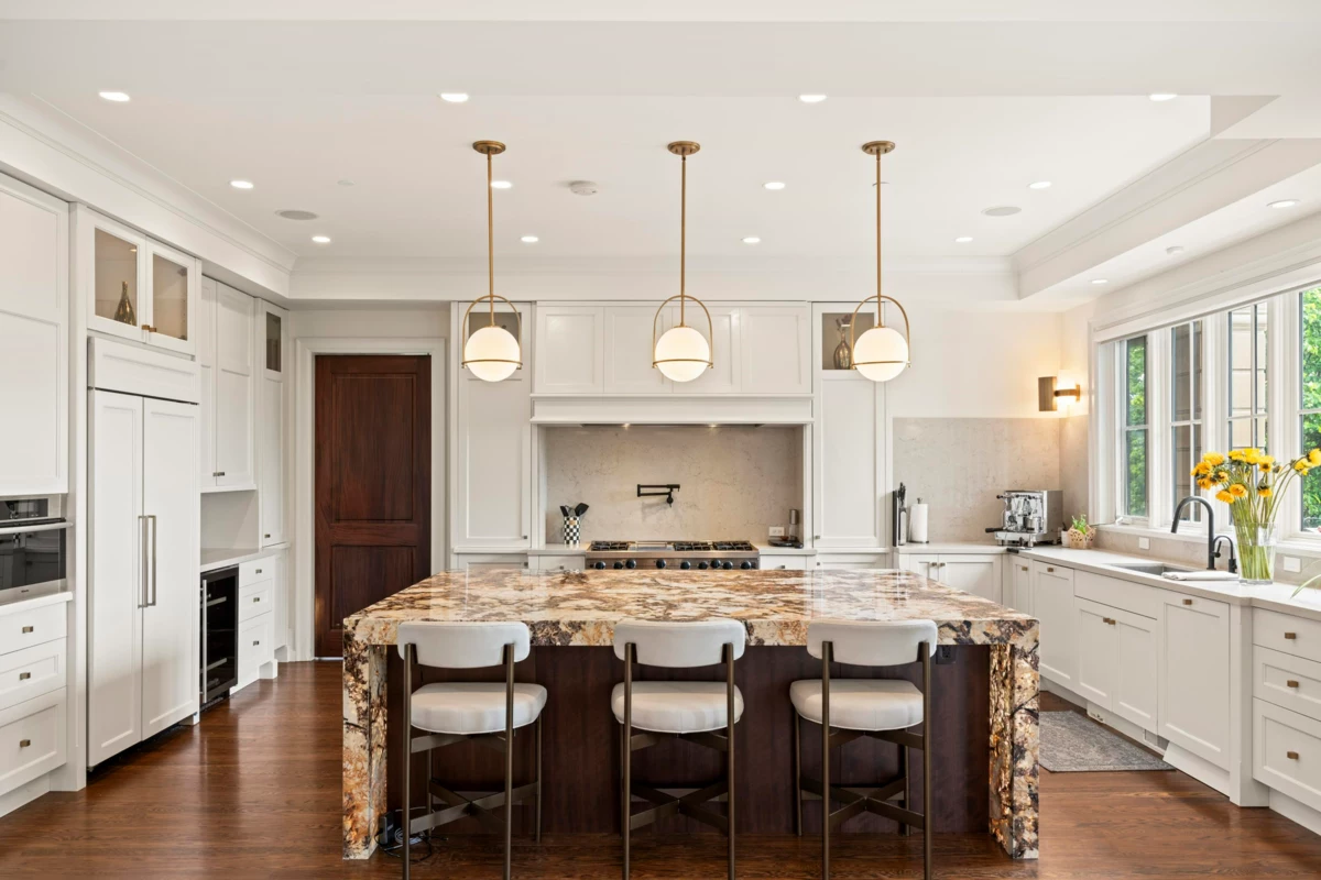 Walk-In Closet Photo of 1075 Groveland Road, West Vancouver, BC