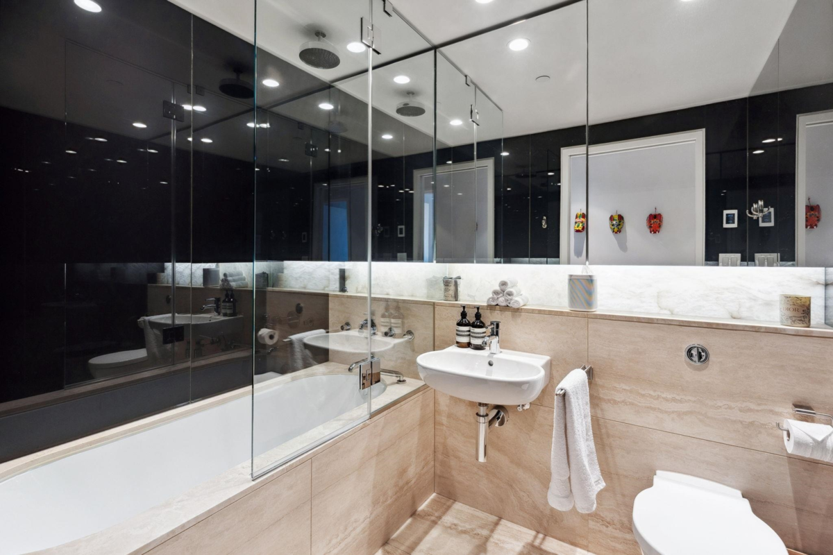 Laundry Room Photo of 3006 838 W Hastings Street, Vancouver, BC