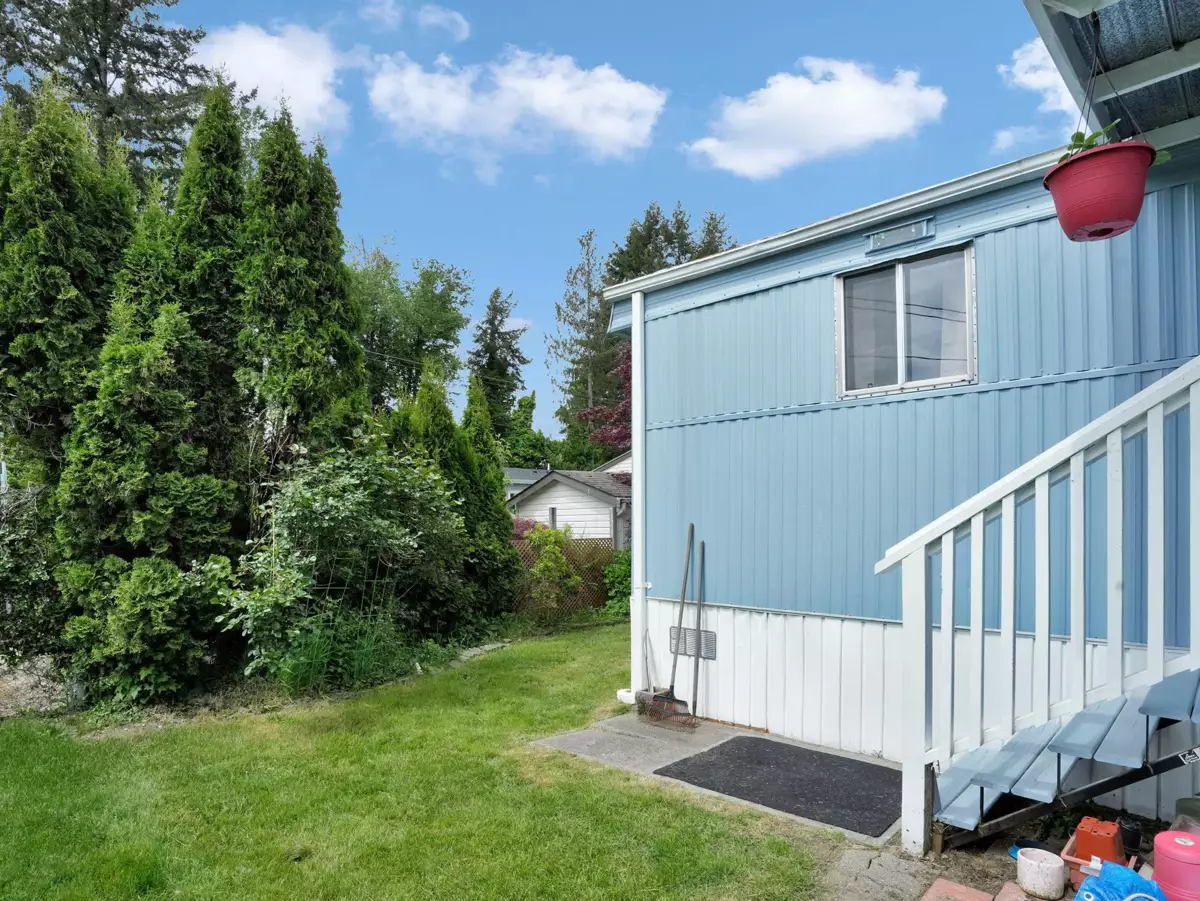 Dining Area Photo of 28 24330 Fraser Highway, Langley, BC