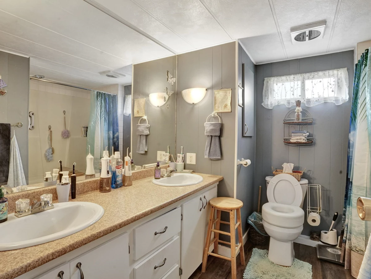 Hallway Photo of 28 24330 Fraser Highway, Langley, BC