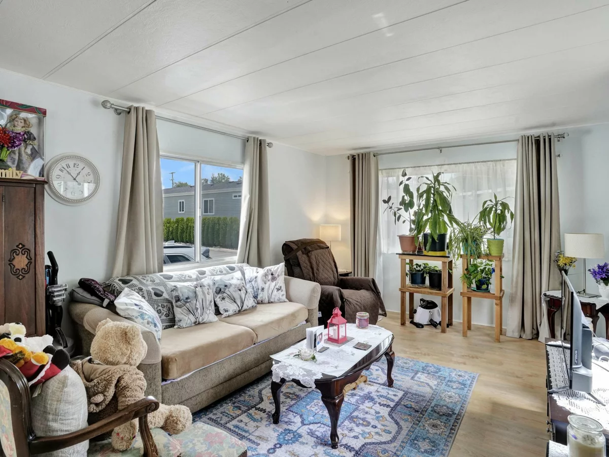 Walk-In Closet Photo of 28 24330 Fraser Highway, Langley, BC