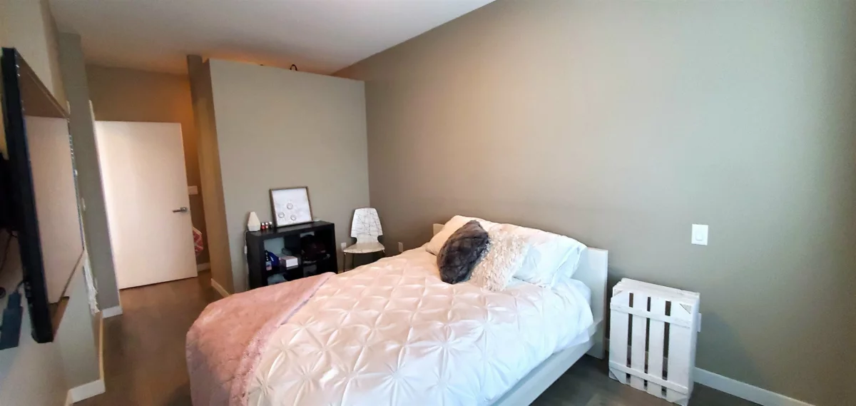 Primary Bathroom Photo of 409 2242 Whatcom Road, Abbotsford, BC