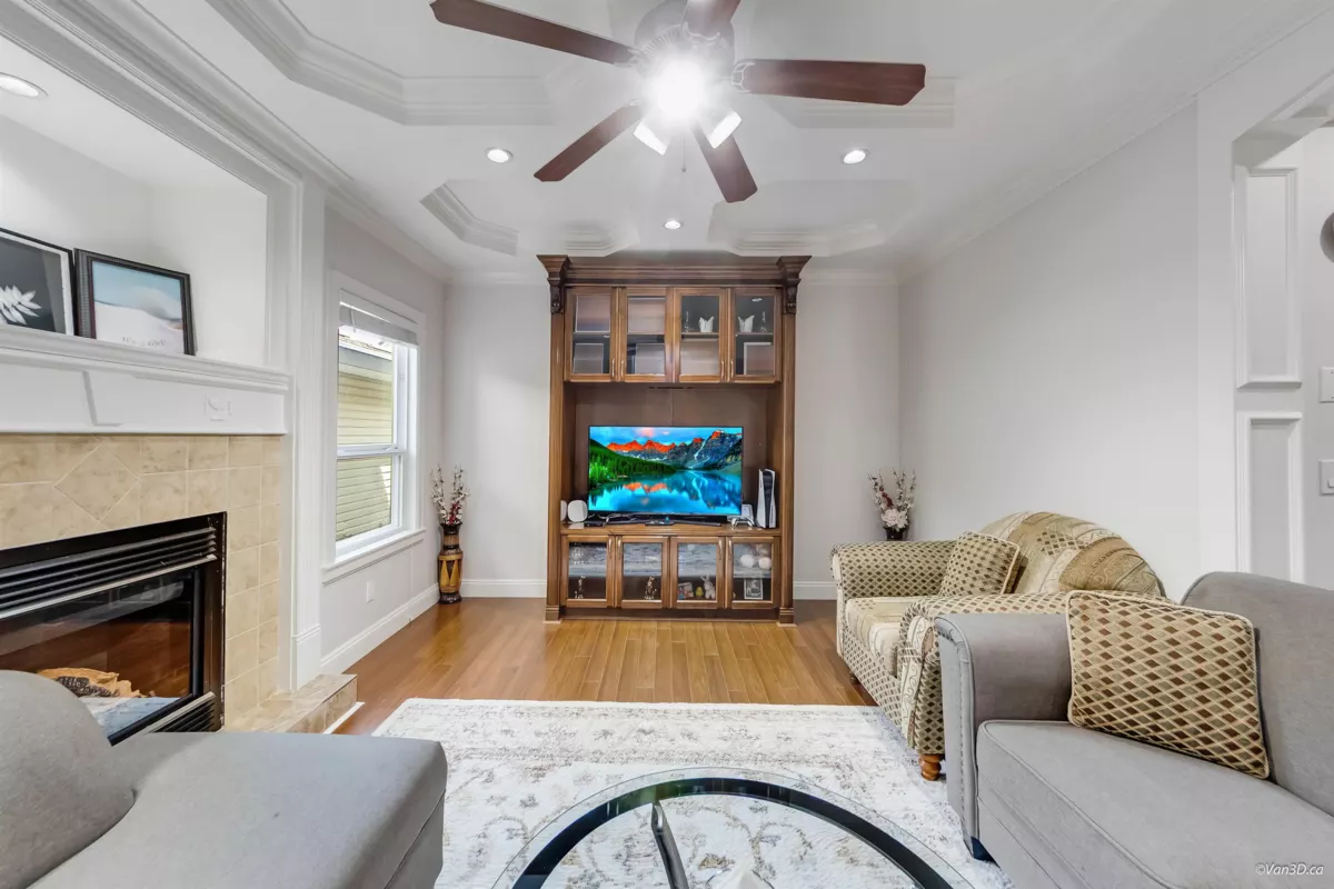 Breakfast Nook Photo of 7506 143c Street, Surrey, BC