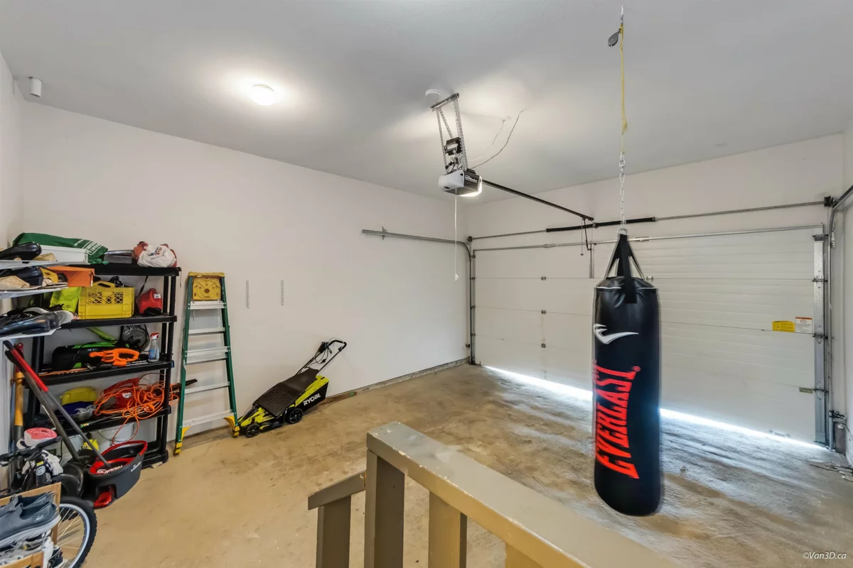 Front Yard Photo of 7506 143c Street, Surrey, BC