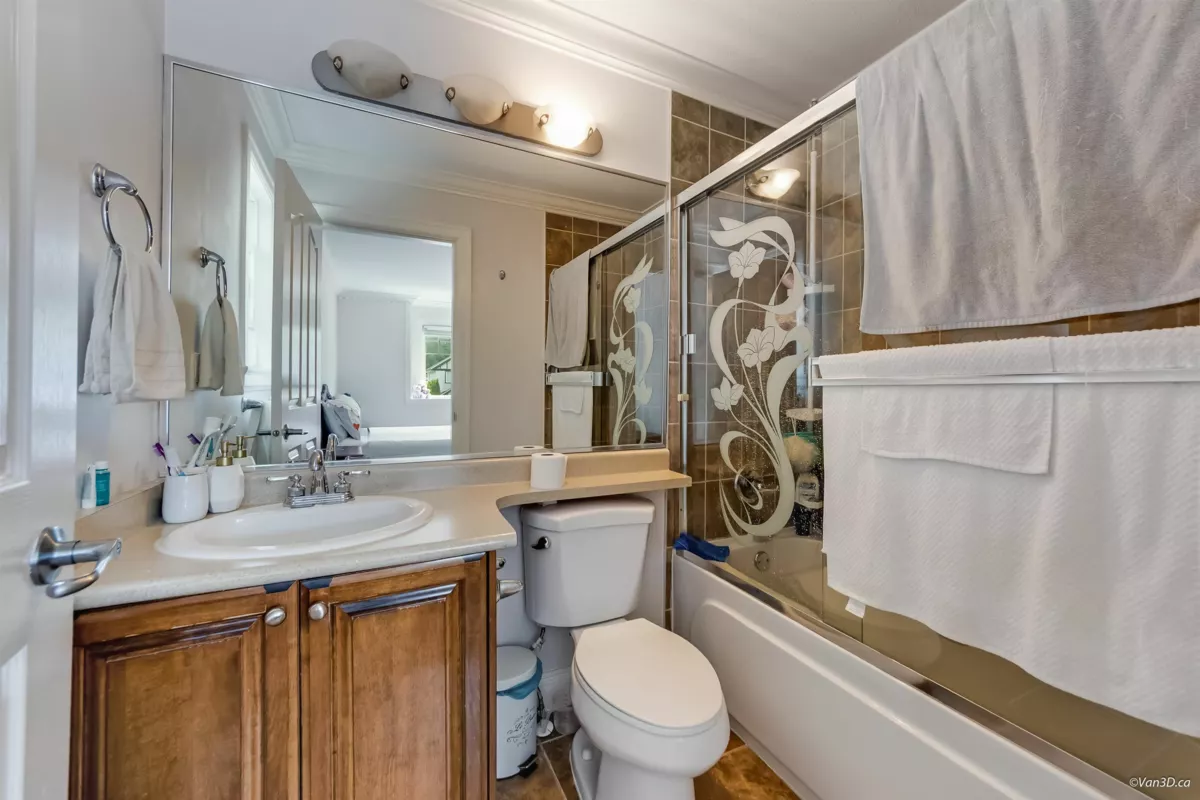 Hallway Photo of 7506 143c Street, Surrey, BC