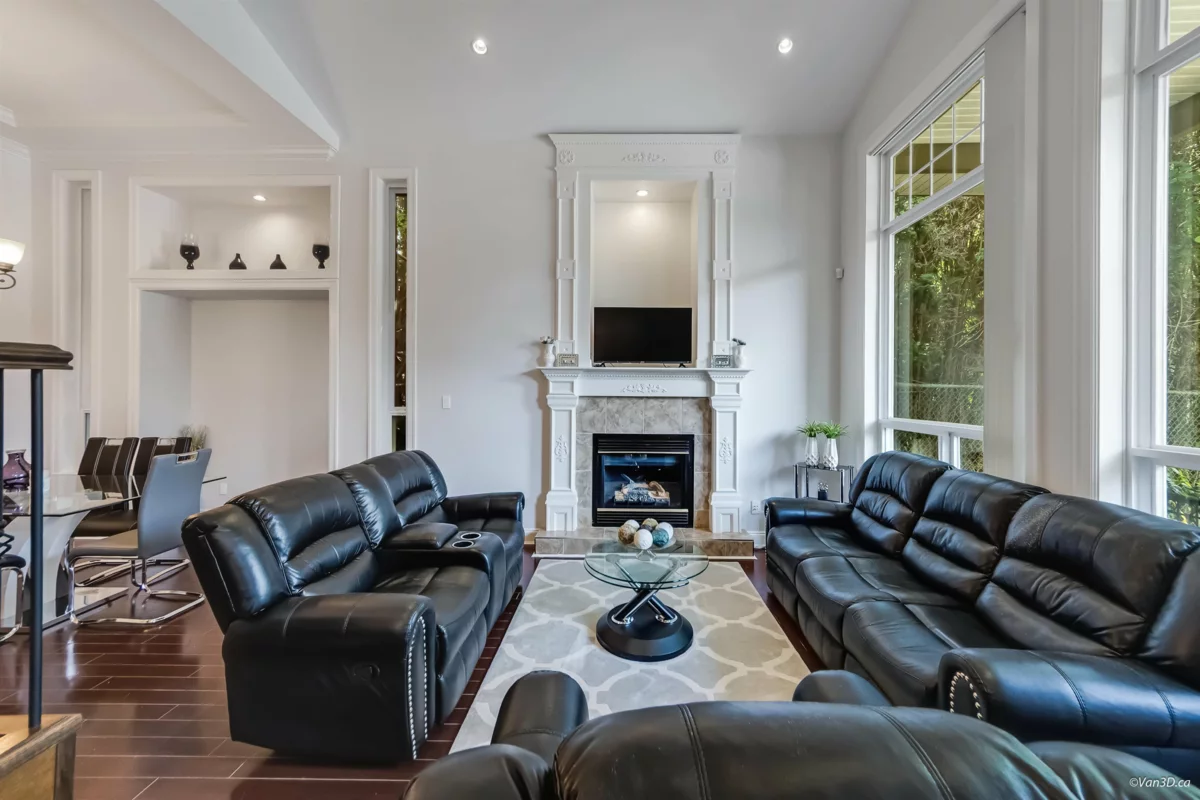 Living Room Photo of 7506 143c Street, Surrey, BC