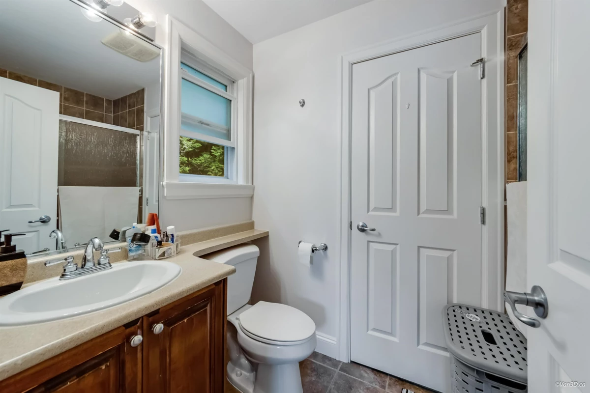 Mudroom Photo of 7506 143c Street, Surrey, BC