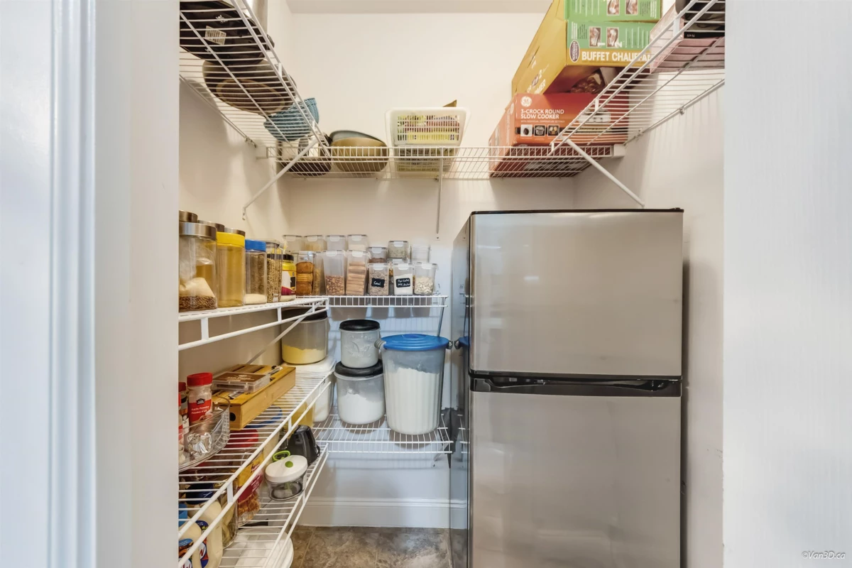 Powder Room Photo of 7506 143c Street, Surrey, BC