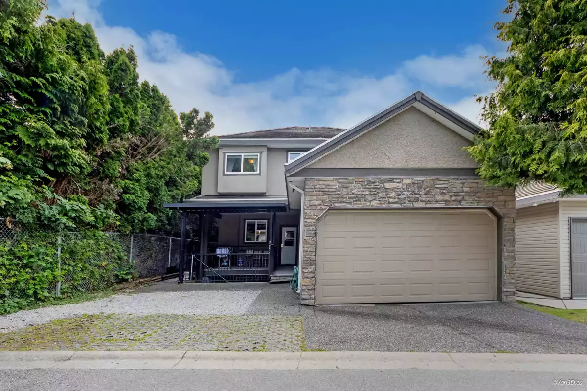 Swimming Pool Photo of 7506 143c Street, Surrey, BC