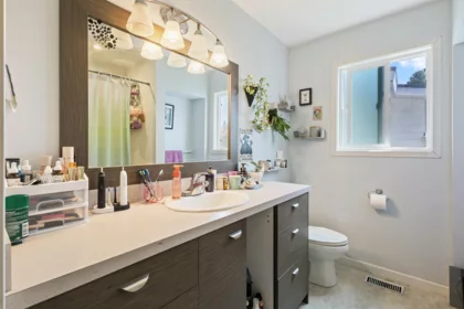 Walk-In Closet Photo of 33232 Plaxton Crescent, Abbotsford, BC