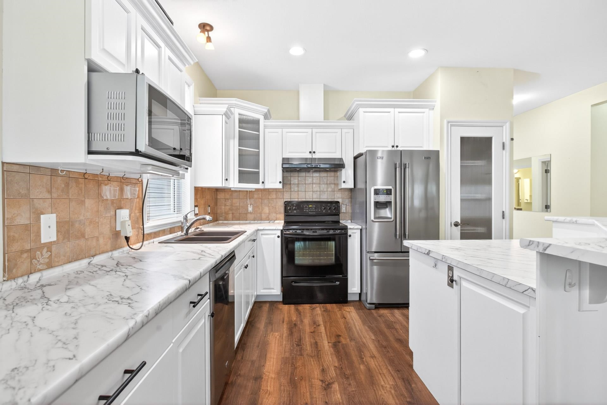 Kitchen Photo of 6000 Hunter Creek Crescent, Chilliwack, BC