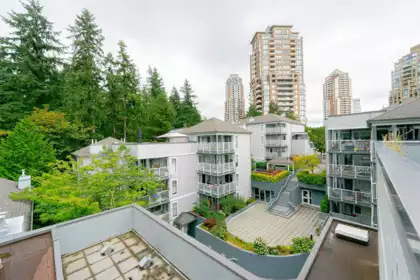 Laundry Room Photo of 21 7345 Sandborne Avenue, Burnaby, BC