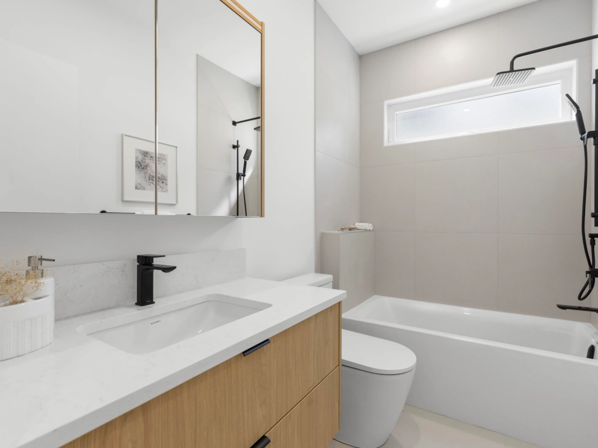 Mudroom Photo of 1 4422 W 6th Avenue, Vancouver, BC