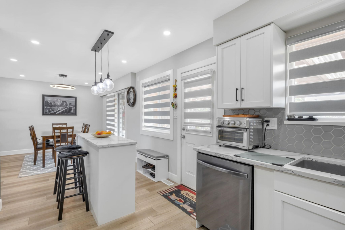 Hallway Photo of 4908 56 Street, Delta, BC