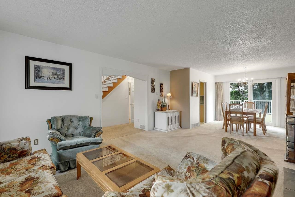 Kitchen Island Photo of 15115 Eagle Place, Surrey, BC