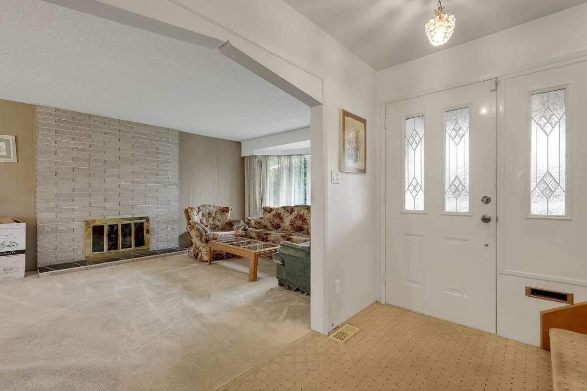 Living Room Photo of 15115 Eagle Place, Surrey, BC