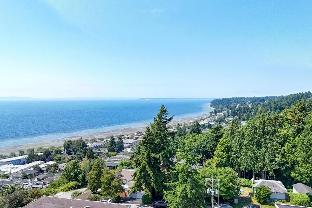 Backyard Photo of 105 15041 Prospect Avenue, White Rock, BC