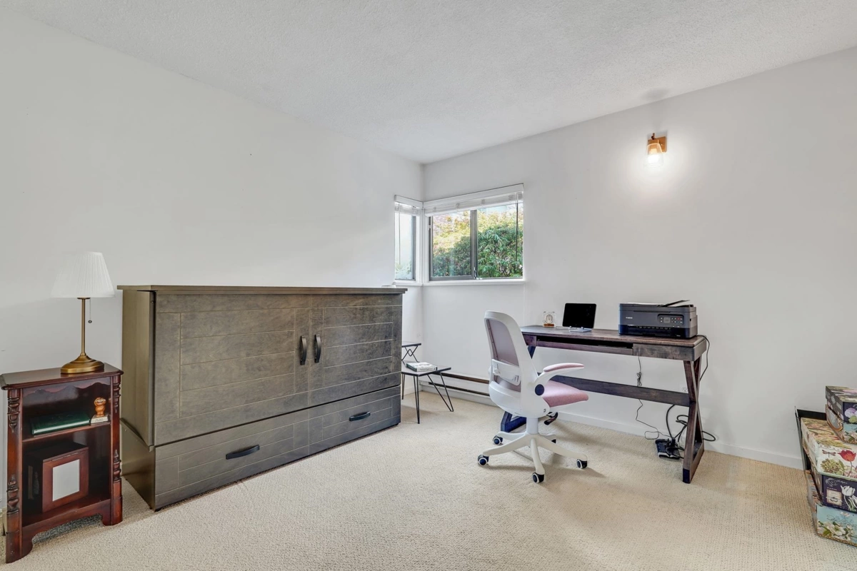 Basement Recreation Room Photo of 105 15041 Prospect Avenue, White Rock, BC