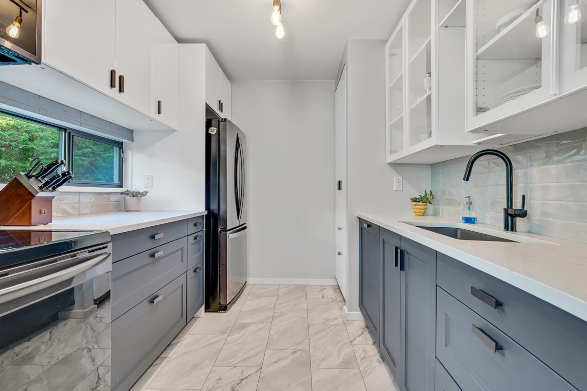 Bedroom 2 Photo of 105 15041 Prospect Avenue, White Rock, BC