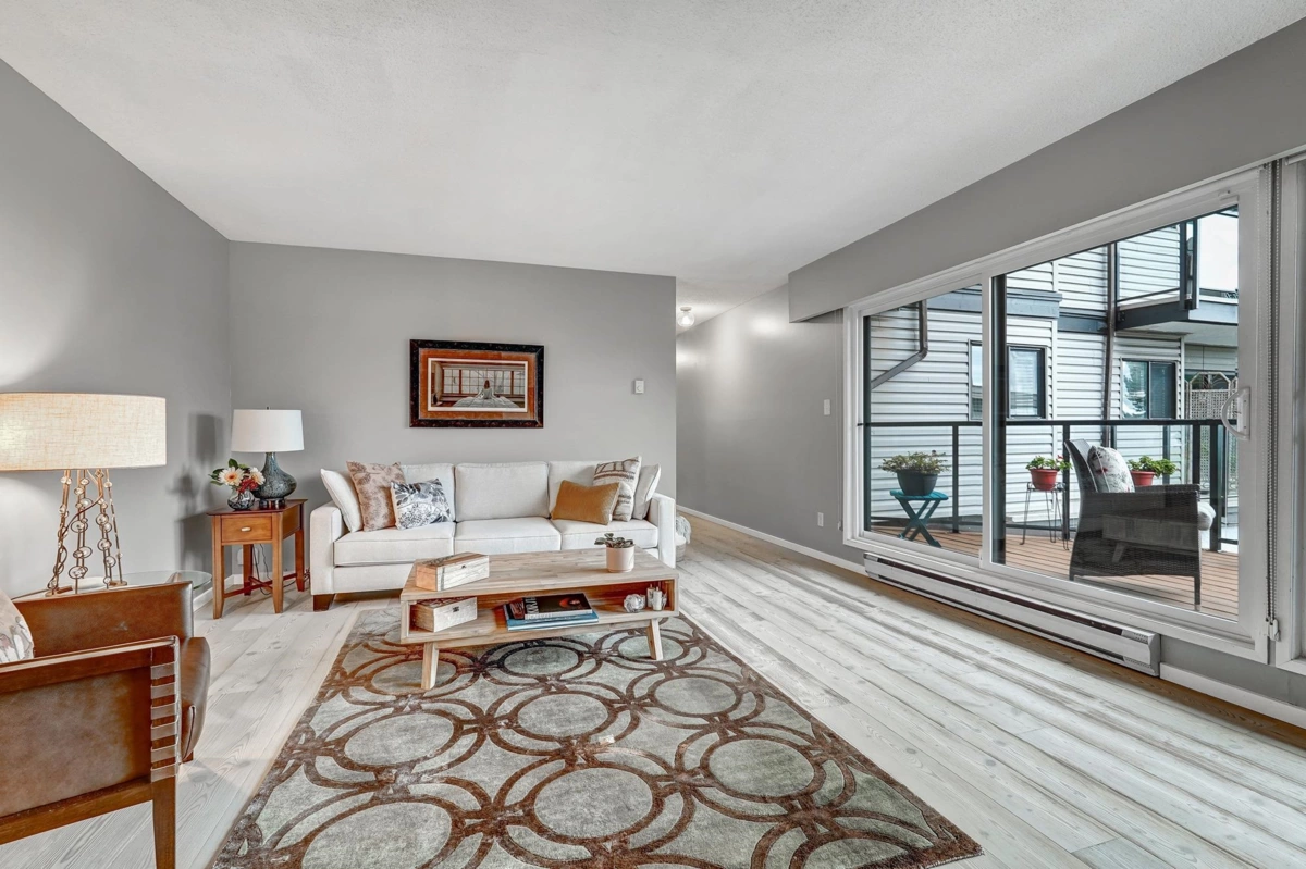 Breakfast Nook Photo of 105 15041 Prospect Avenue, White Rock, BC