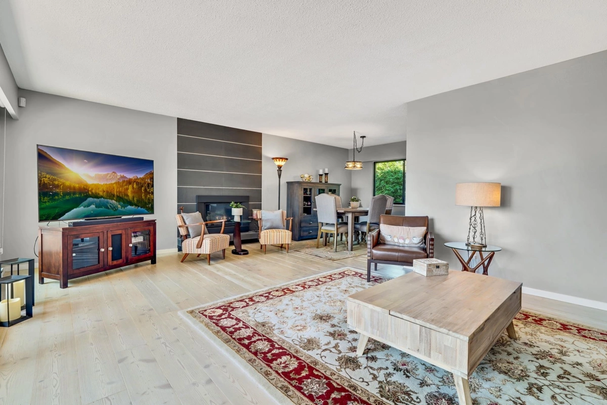 Dining Area Photo of 105 15041 Prospect Avenue, White Rock, BC