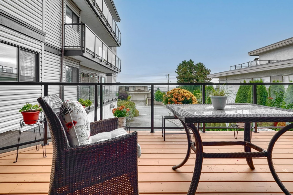 Family Room Photo of 105 15041 Prospect Avenue, White Rock, BC