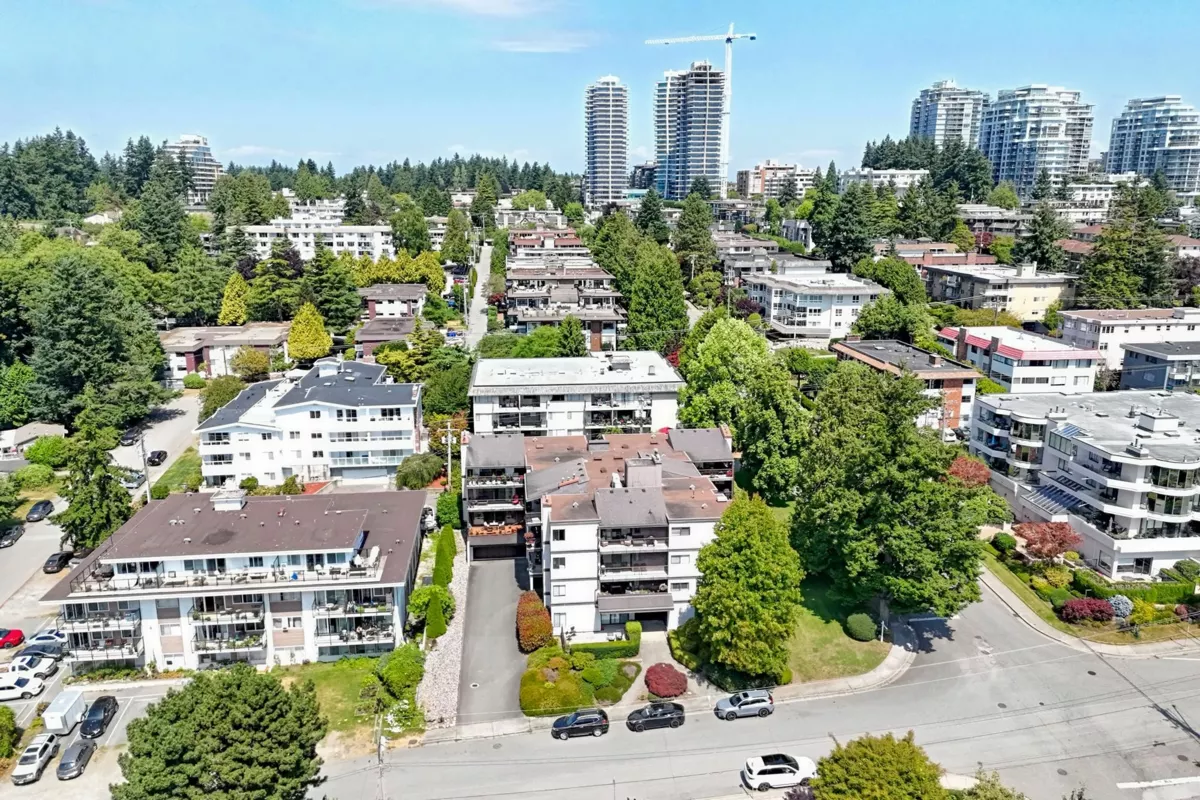 Garden / Landscaping Photo of 105 15041 Prospect Avenue, White Rock, BC