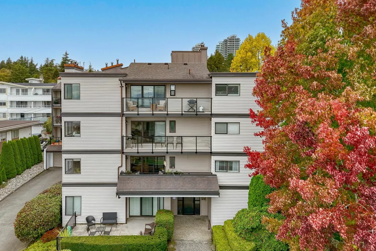 Hallway Photo of 105 15041 Prospect Avenue, White Rock, BC