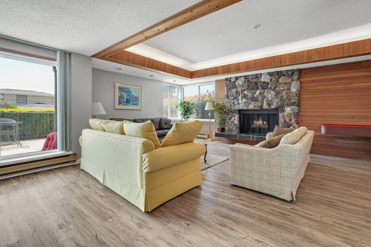 Hot Tub / Spa Photo of 105 15041 Prospect Avenue, White Rock, BC