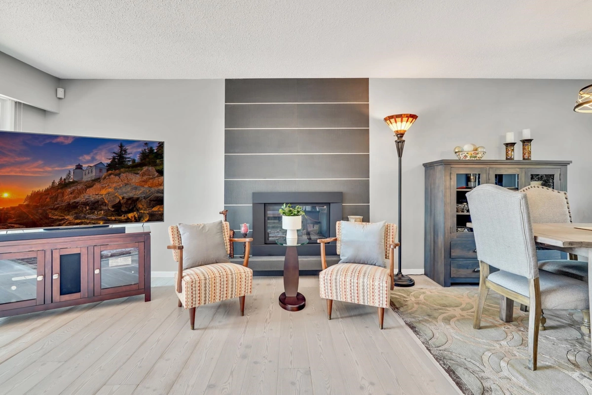 Kitchen Photo of 105 15041 Prospect Avenue, White Rock, BC