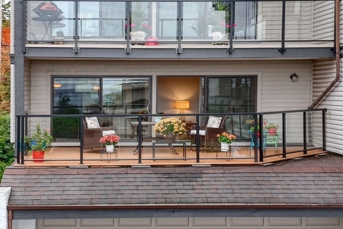 Living Room Photo of 105 15041 Prospect Avenue, White Rock, BC