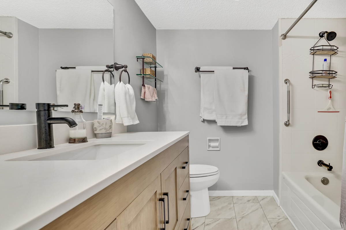 Mudroom Photo of 105 15041 Prospect Avenue, White Rock, BC