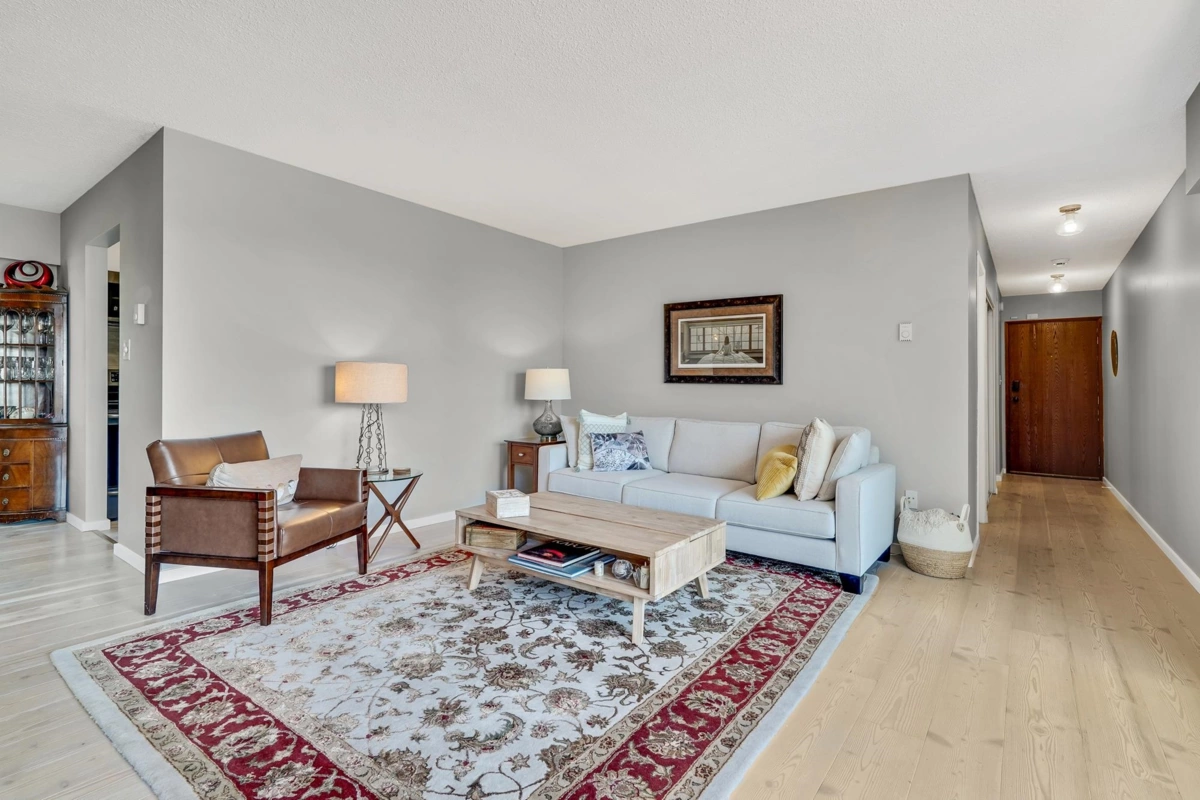 Primary Bathroom Photo of 105 15041 Prospect Avenue, White Rock, BC