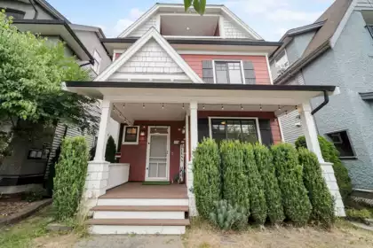 19239 69a Avenue, Surrey, BC, Surrey — Single Family Residence for sale