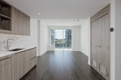 1083 8671 Hazelbridge Way, Richmond, BC, Richmond — Apartment/Condo for sale