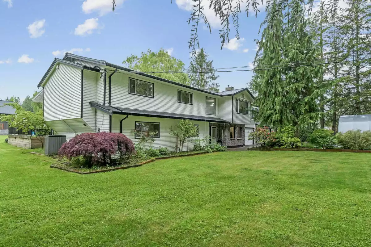 Fitness Center Photo Near 148 Clovermeadow Crescent, Langley, BC