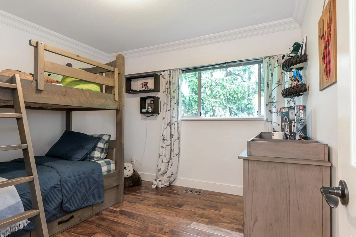Guest Bathroom Photo of 148 Clovermeadow Crescent, Langley, BC