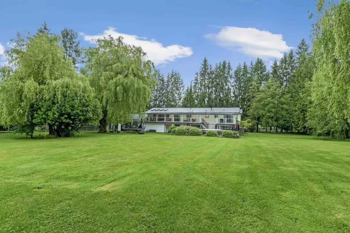 Outdoor Kitchen Photo of 148 Clovermeadow Crescent, Langley, BC