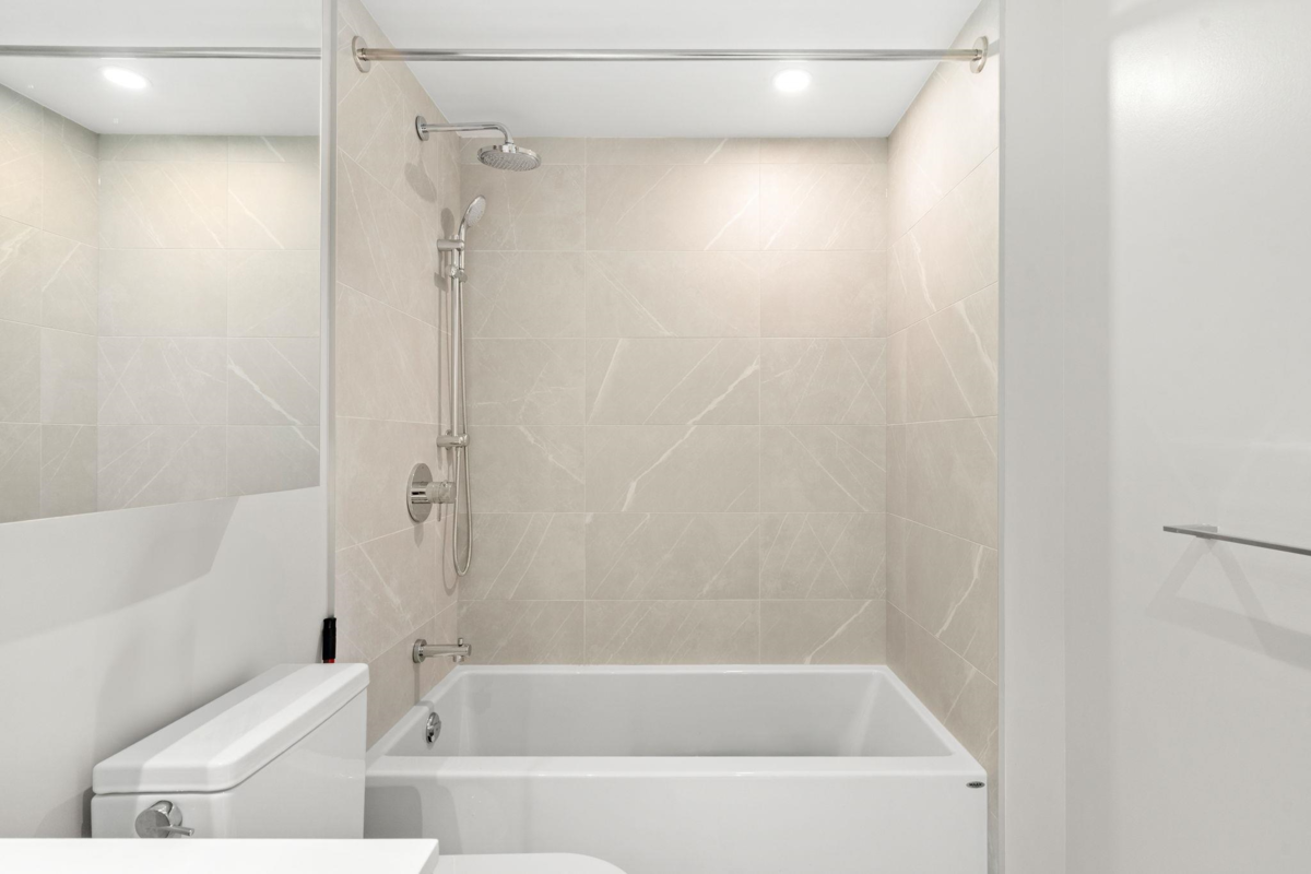 Walk-In Closet Photo of 1401 1500 Fern Street, North Vancouver, BC