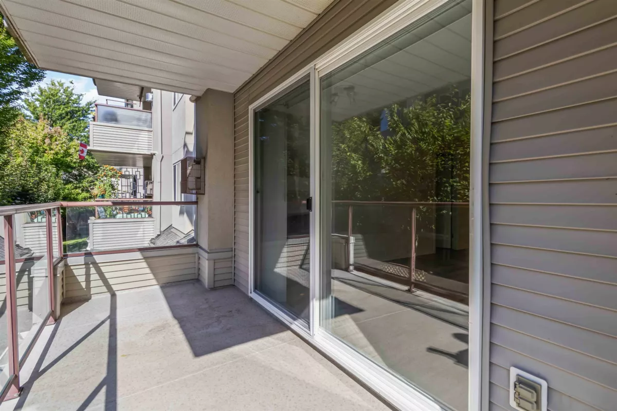 Front Yard Photo of 208 45520 Knight Road, Chilliwack, BC