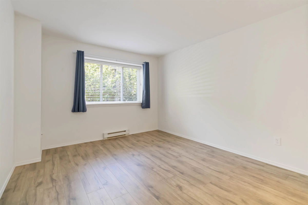 Guest Bathroom Photo of 208 45520 Knight Road, Chilliwack, BC