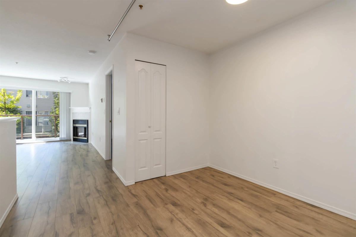 Kitchen Photo of 208 45520 Knight Road, Chilliwack, BC