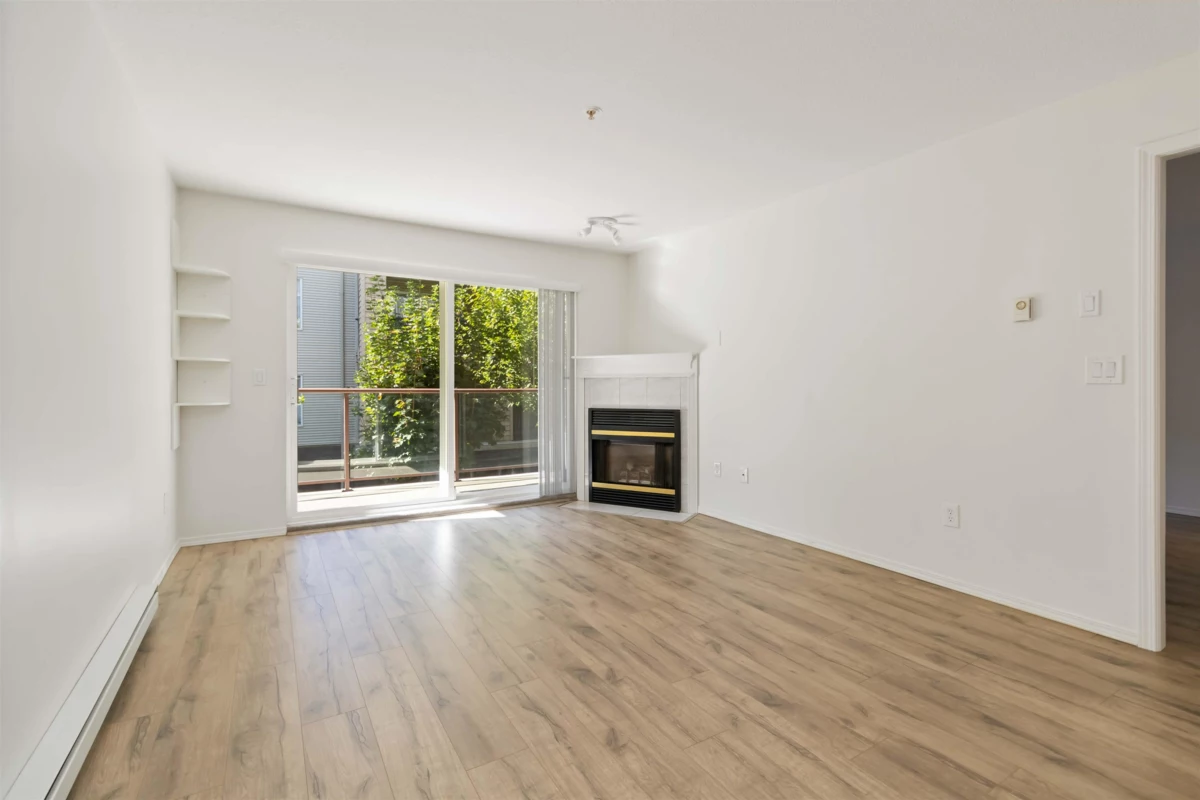 Primary Bathroom Photo of 208 45520 Knight Road, Chilliwack, BC