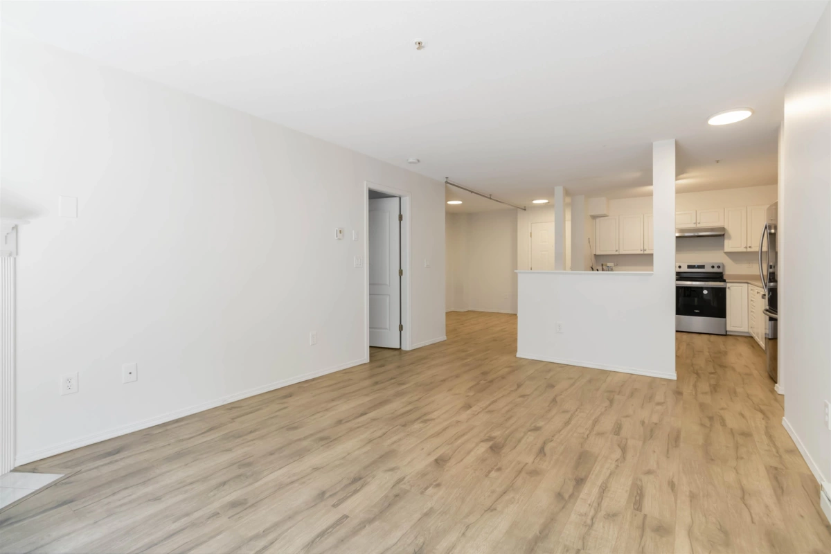 Walk-In Closet Photo of 208 45520 Knight Road, Chilliwack, BC